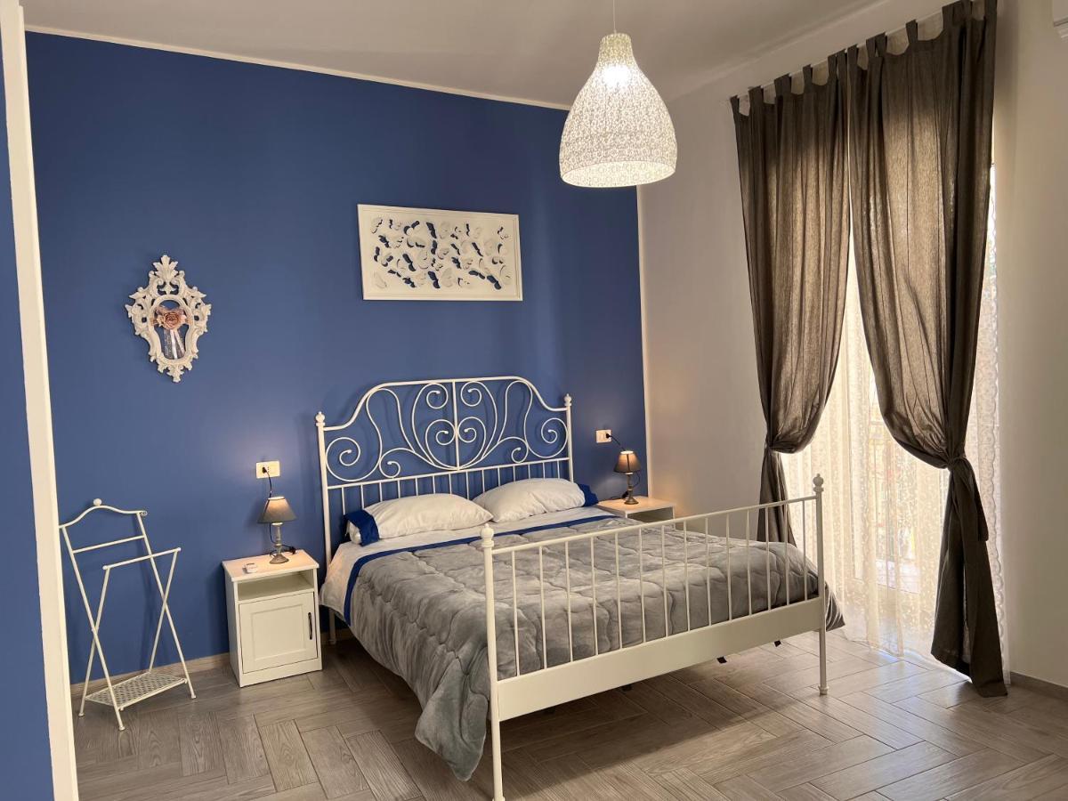 Vico Longo 25 - Ensuit Flat In The Heart Of Неаполь Экстерьер фото