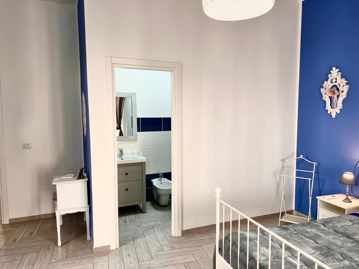 Vico Longo 25 - Ensuit Flat In The Heart Of Неаполь Экстерьер фото