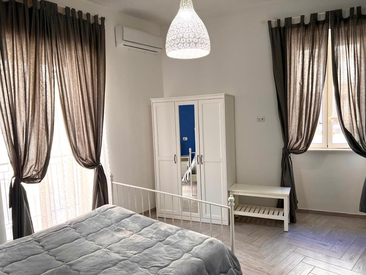 Vico Longo 25 - Ensuit Flat In The Heart Of Неаполь Экстерьер фото