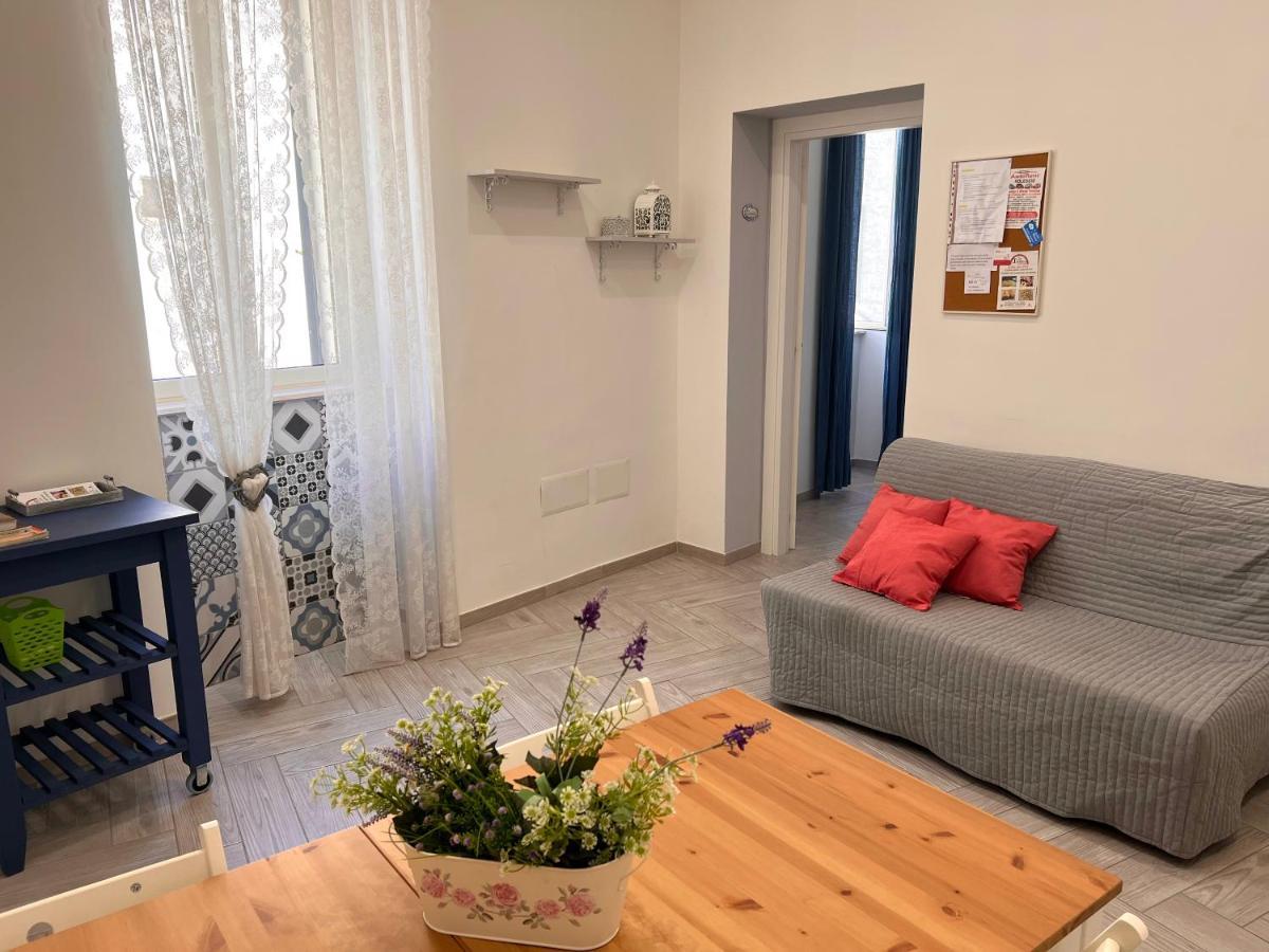 Vico Longo 25 - Ensuit Flat In The Heart Of Неаполь Экстерьер фото