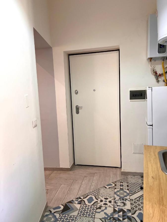 Vico Longo 25 - Ensuit Flat In The Heart Of Неаполь Экстерьер фото