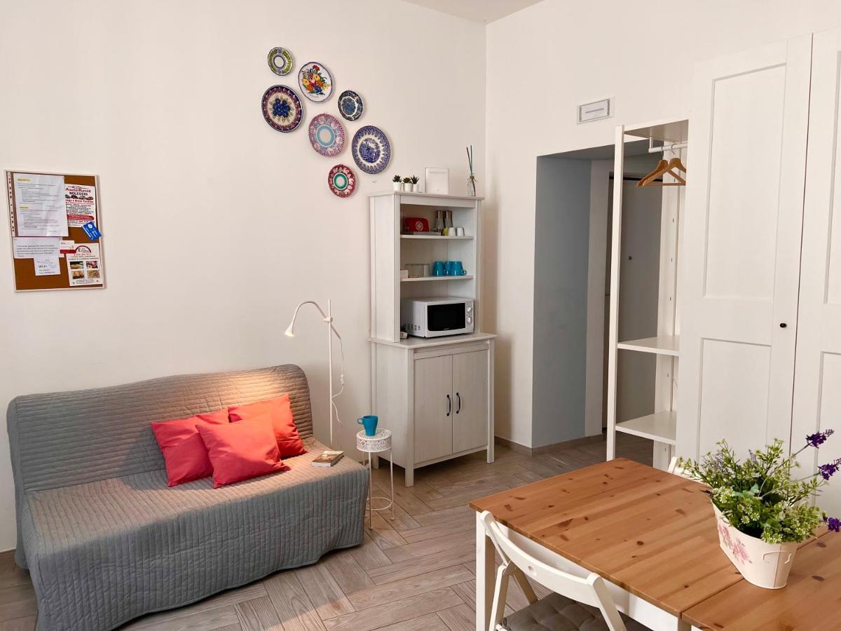 Vico Longo 25 - Ensuit Flat In The Heart Of Неаполь Экстерьер фото